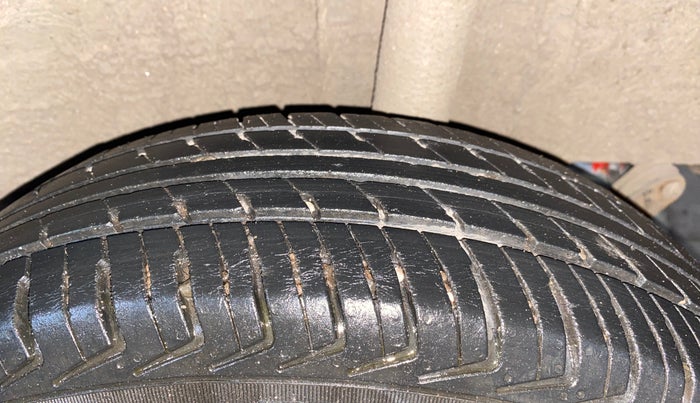 2018 Renault Kwid RXL, Petrol, Manual, 47,049 km, Left Rear Tyre Tread