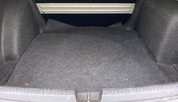 2012 Volkswagen Vento TRENDLINE 1.6, Petrol, Manual, 82,025 km, Boot Inside