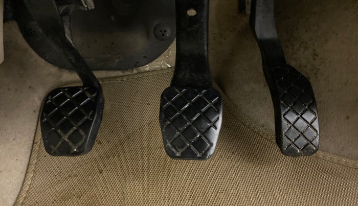 2012 Volkswagen Vento TRENDLINE 1.6, Petrol, Manual, 82,025 km, Pedals