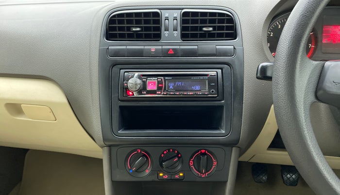 2012 Volkswagen Vento TRENDLINE 1.6, Petrol, Manual, 82,025 km, Air Conditioner