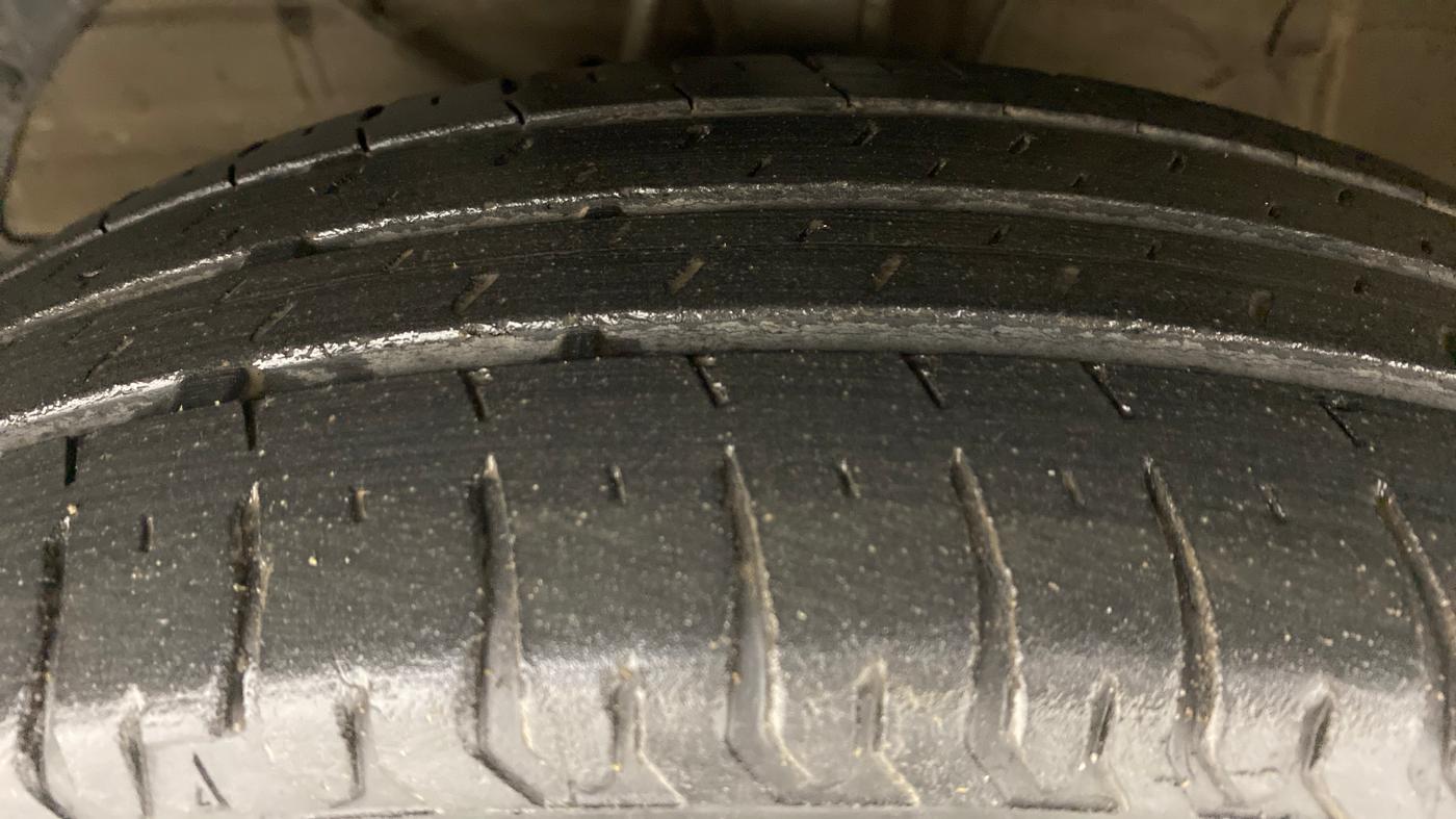 2018 Maruti Swift VXI, Petrol, Manual, 36,562 km, Left Front Tyre Tread