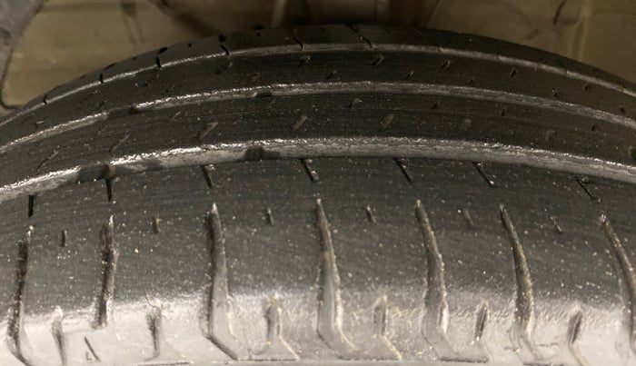2018 Maruti Swift VXI, Petrol, Manual, 36,562 km, Left Front Tyre Tread