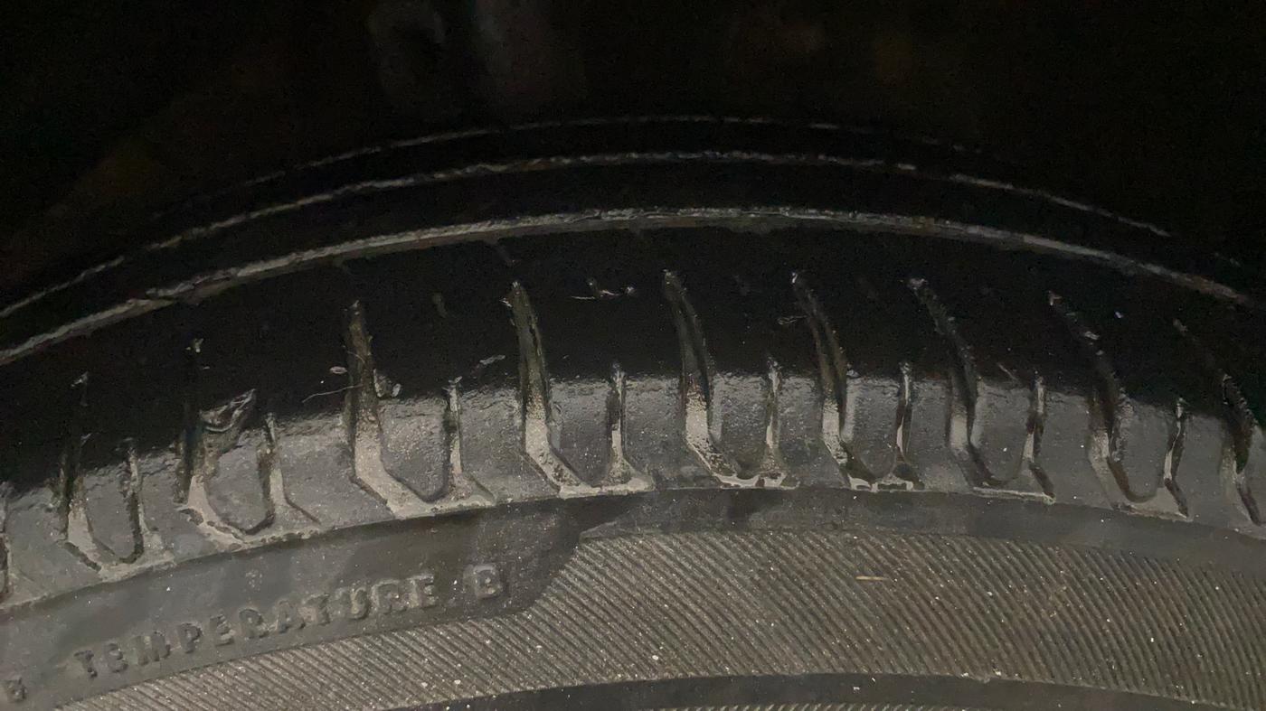 2019 Maruti Dzire VXI AMT, Petrol, Automatic, 54,316 km, Left Front Tyre Tread