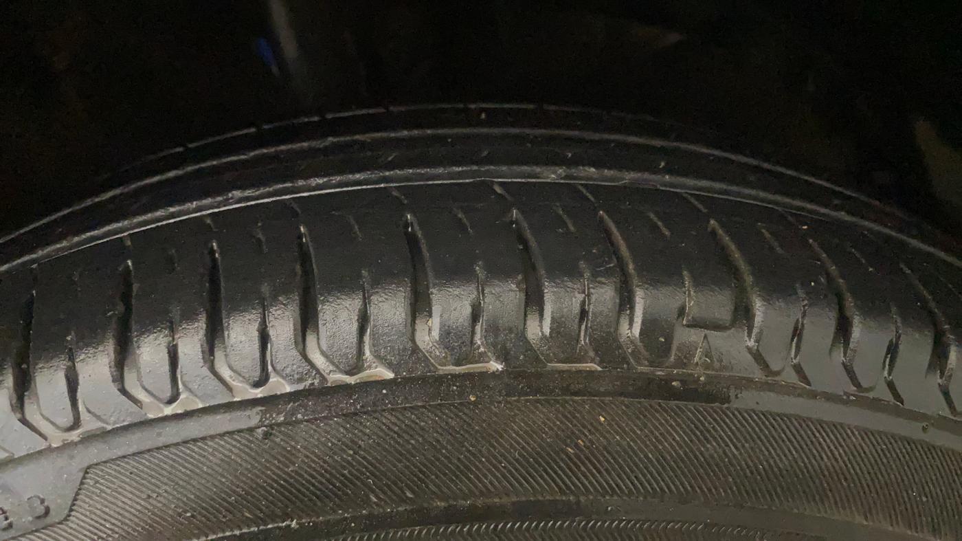 2019 Maruti Dzire VXI AMT, Petrol, Automatic, 54,316 km, Right Front Tyre Tread
