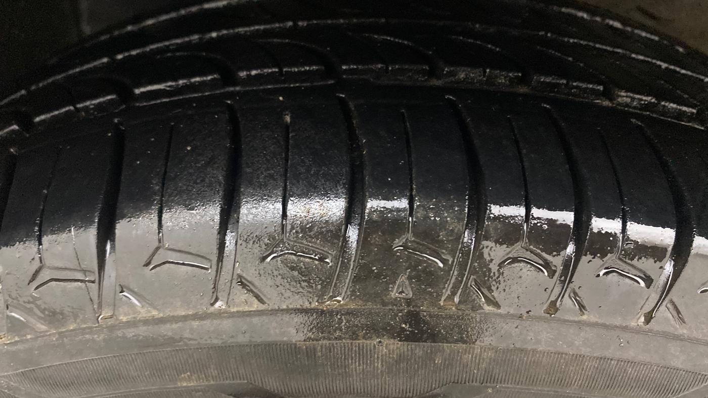 2017 Nissan Sunny XV CVT, Petrol, Automatic, 61,638 km, Left Front Tyre Tread