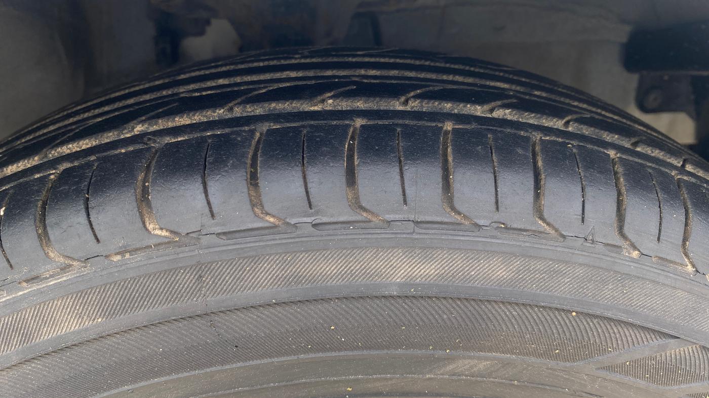 2014 Hyundai i10 MAGNA 1.1, Petrol, Manual, 63,382 km, Right Front Tyre Tread