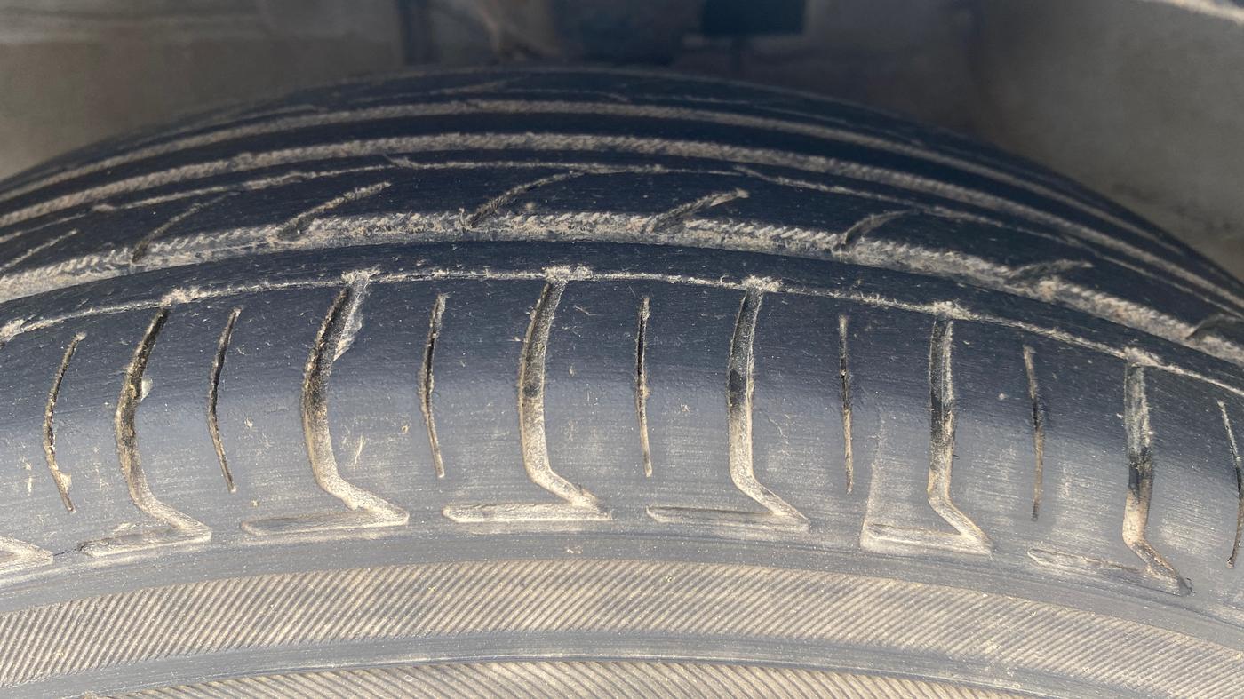 2014 Hyundai i10 MAGNA 1.1, Petrol, Manual, 63,382 km, Left Front Tyre Tread