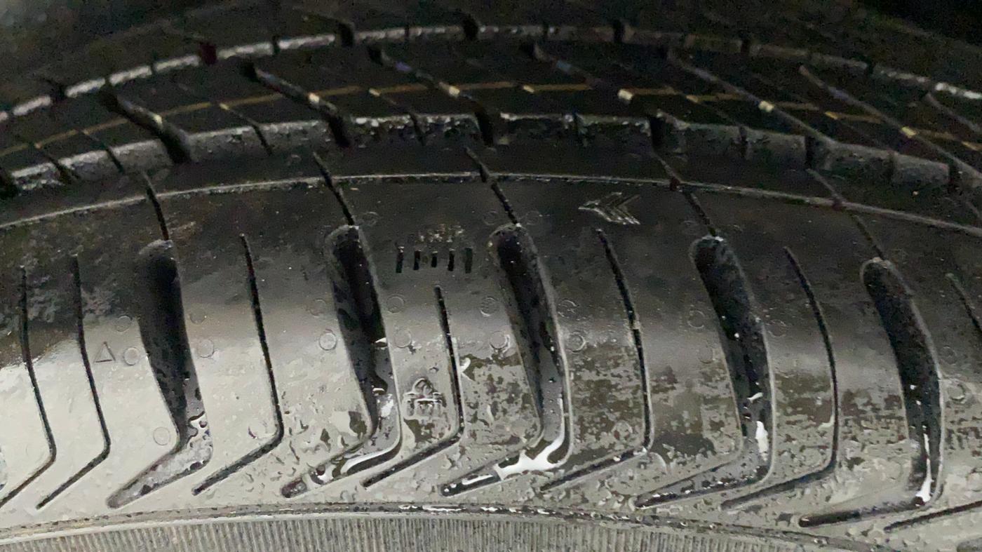 2015 Maruti Ciaz VXI, Petrol, Manual, 41,599 km, Left Rear Tyre Tread