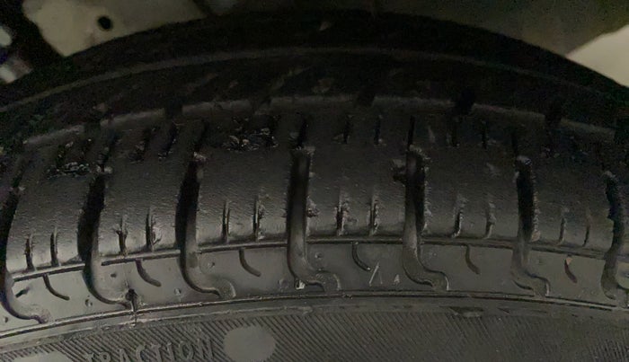 2019 Renault Kwid RXT 1.0 AMT (O), Petrol, Automatic, 33,843 km, Left Rear Tyre Tread