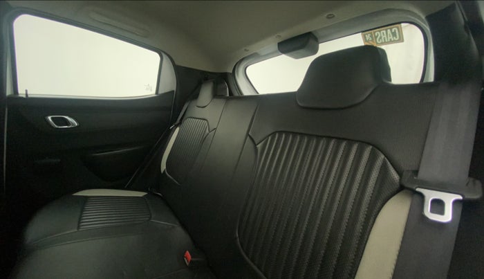 2019 Renault Kwid RXT 1.0 AMT (O), Petrol, Automatic, 33,843 km, Right Side Rear Door Cabin