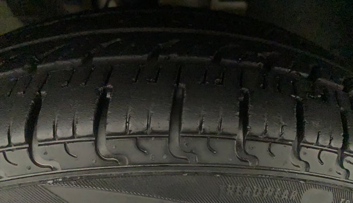 2019 Renault Kwid RXT 1.0 AMT (O), Petrol, Automatic, 33,843 km, Right Front Tyre Tread