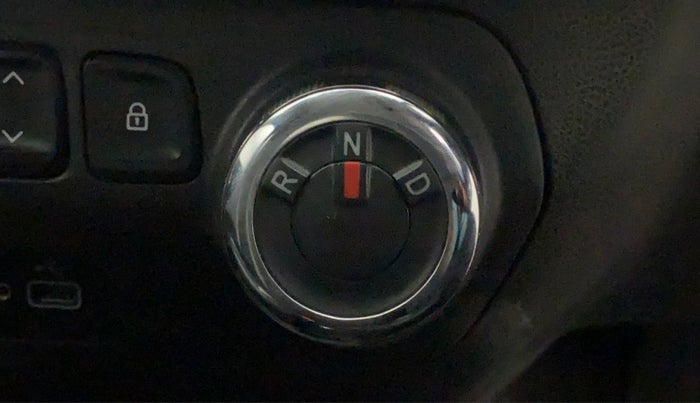 2019 Renault Kwid RXT 1.0 AMT (O), Petrol, Automatic, 33,843 km, Gear Lever