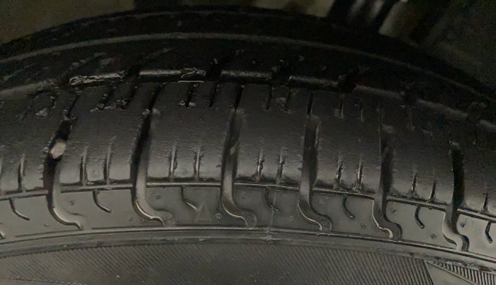 2019 Renault Kwid RXT 1.0 AMT (O), Petrol, Automatic, 33,843 km, Right Rear Tyre Tread