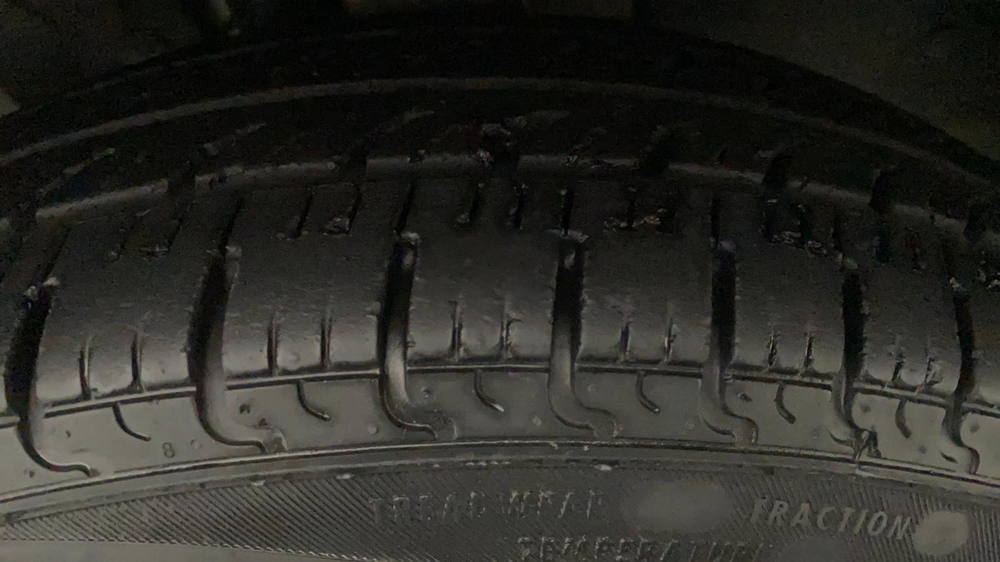 2019 Renault Kwid RXT 1.0 AMT (O), Petrol, Automatic, 33,843 km, Left Front Tyre Tread