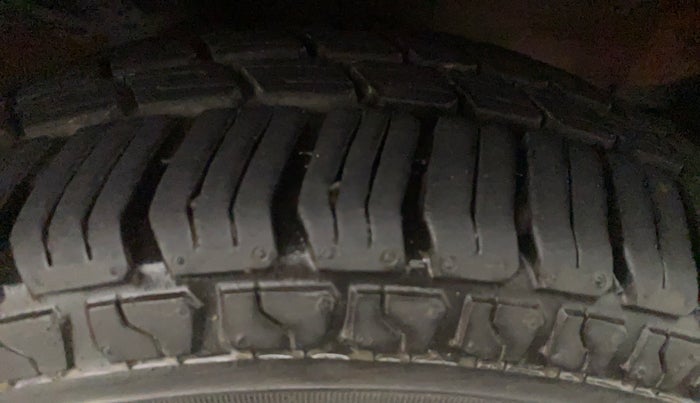 2011 Hyundai Santro Xing GL PLUS, Petrol, Manual, 17,053 km, Left Front Tyre Tread