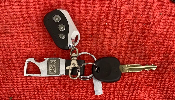 2011 Hyundai Santro Xing GL PLUS, Petrol, Manual, 17,053 km, Key Close Up