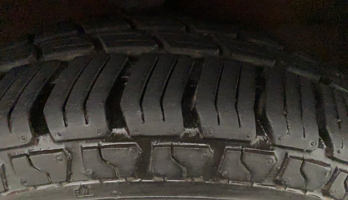 2011 Hyundai Santro Xing GL PLUS, Petrol, Manual, 17,053 km, Right Front Tyre Tread