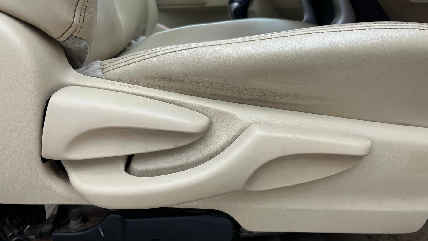 2021 Toyota YARIS V CVT, Petrol, Automatic, 1,07,004 km, Driver Side Adjustment Panel