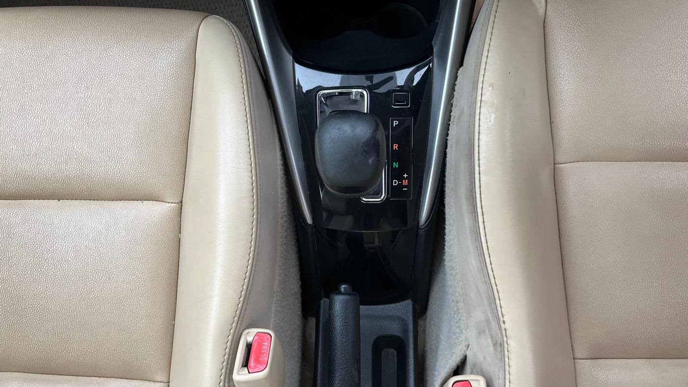 2021 Toyota YARIS V CVT, Petrol, Automatic, 1,07,004 km, Gear Lever