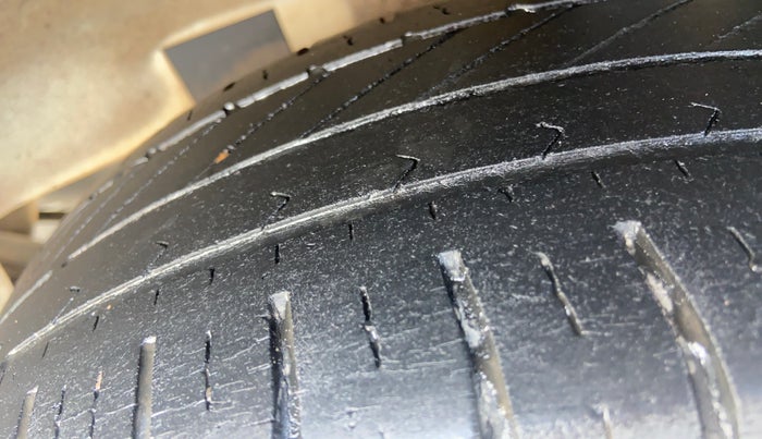 2016 Hyundai Grand i10 SPORTZ 1.2 KAPPA VTVT, Petrol, Manual, 51,857 km, Left Rear Tyre Tread