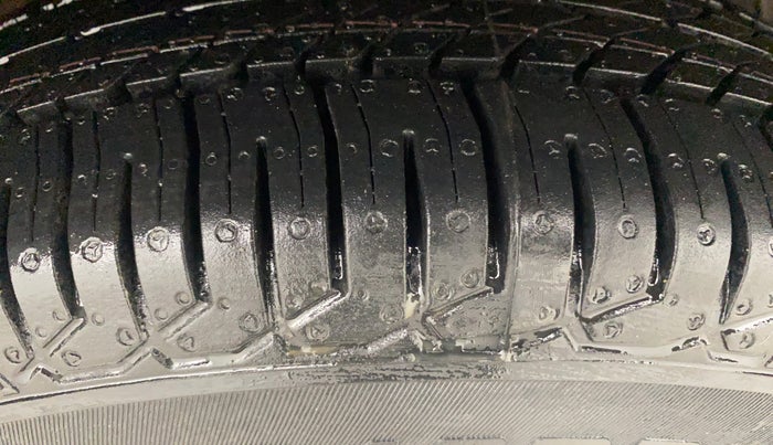 2019 Maruti Swift VXI AMT, Petrol, Automatic, 1,02,517 km, Right Front Tyre Tread