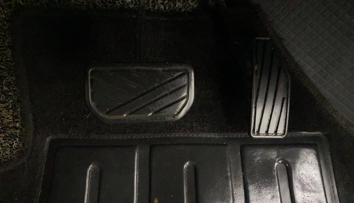 2019 Maruti Swift VXI AMT, Petrol, Automatic, 1,02,517 km, Pedals