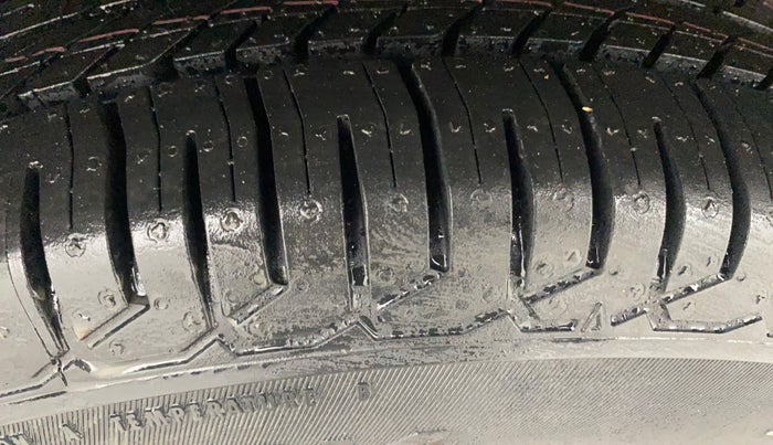 2019 Maruti Swift VXI AMT, Petrol, Automatic, 1,02,517 km, Right Rear Tyre Tread