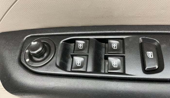 2019 Renault TRIBER RXT, Petrol, Manual, 71,284 km, Driver Side Door Panels Control