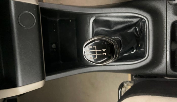 2019 Renault TRIBER RXT, Petrol, Manual, 71,284 km, Gear Lever