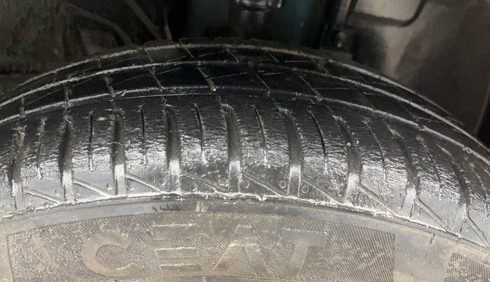 2020 Renault Kwid RXT 1.0 (O), Petrol, Manual, 37,735 km, Right Front Tyre Tread