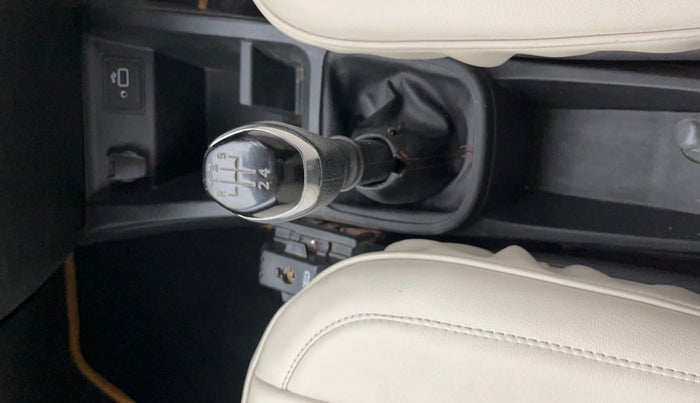 2020 Renault Kwid RXT 1.0 (O), Petrol, Manual, 37,735 km, Gear Lever