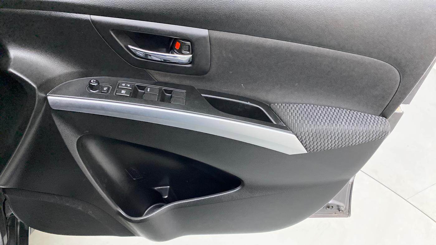 2018 Maruti S Cross ZETA 1.3 SHVS, Diesel, Manual, 29,293 km, Driver Side Door Panels Control