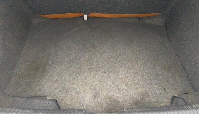 2016 Volkswagen Ameo HIGHLINE1.5L, Diesel, Manual, 1,21,509 km, Boot Inside