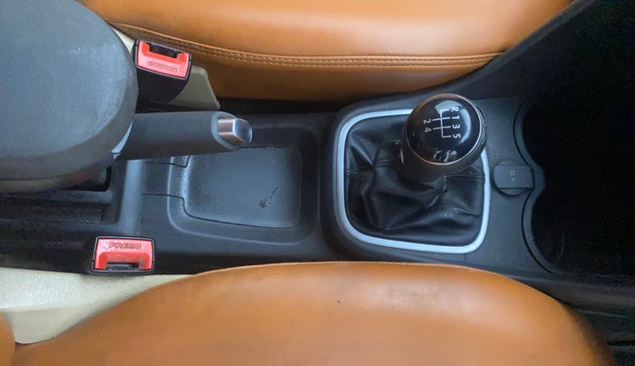 2016 Volkswagen Ameo HIGHLINE1.5L, Diesel, Manual, 1,21,509 km, Gear Lever