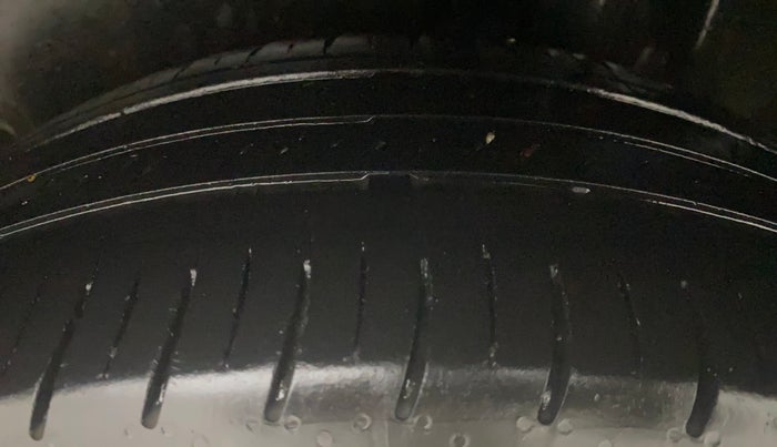 2016 Volkswagen Ameo HIGHLINE1.5L, Diesel, Manual, 1,21,509 km, Left Rear Tyre Tread