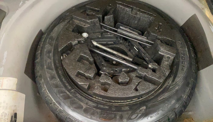 2016 Volkswagen Ameo HIGHLINE1.5L, Diesel, Manual, 1,21,509 km, Spare Tyre