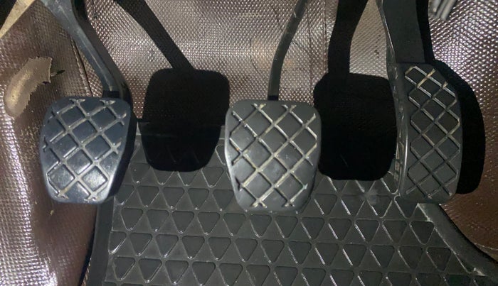 2016 Volkswagen Ameo HIGHLINE1.5L, Diesel, Manual, 1,21,509 km, Pedals