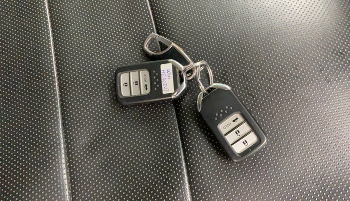 2018 Honda Amaze 1.2L I-VTEC V, CNG, Manual, 1,03,029 km, Key Close Up