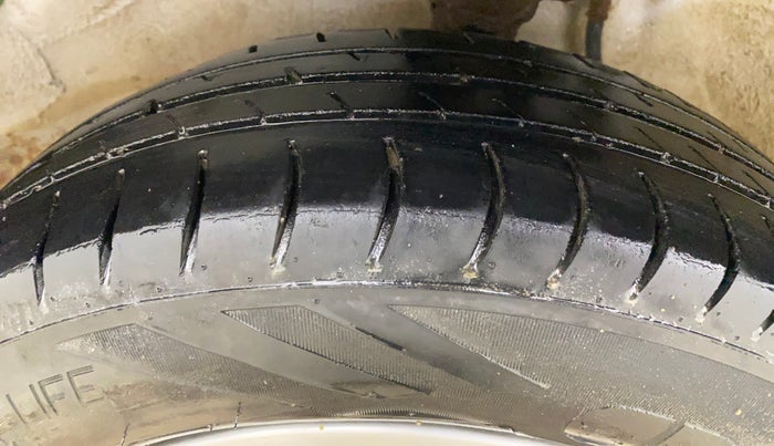 2018 Maruti Alto 800 LXI, Petrol, Manual, 73,792 km, Left Front Tyre Tread