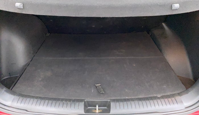 2017 Hyundai Creta E PLUS 1.6 PETROL, Petrol, Manual, 91,272 km, Boot Inside