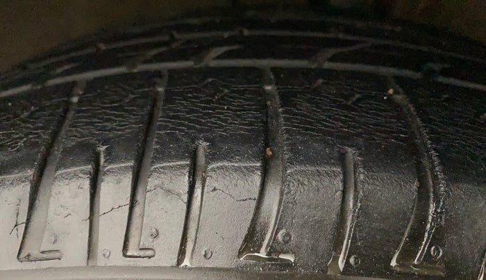 2017 Hyundai Creta E PLUS 1.6 PETROL, Petrol, Manual, 91,272 km, Right Front Tyre Tread