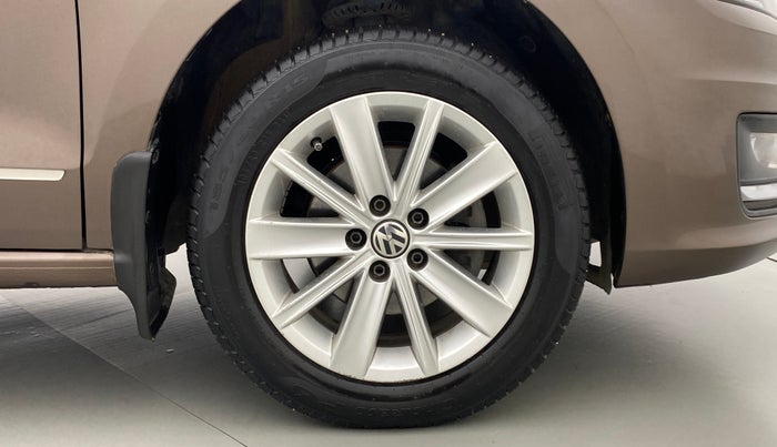 2016 Volkswagen Vento HIGHLINE 1.2 TSI AT, Petrol, Automatic, 64,173 km, Right Front Wheel