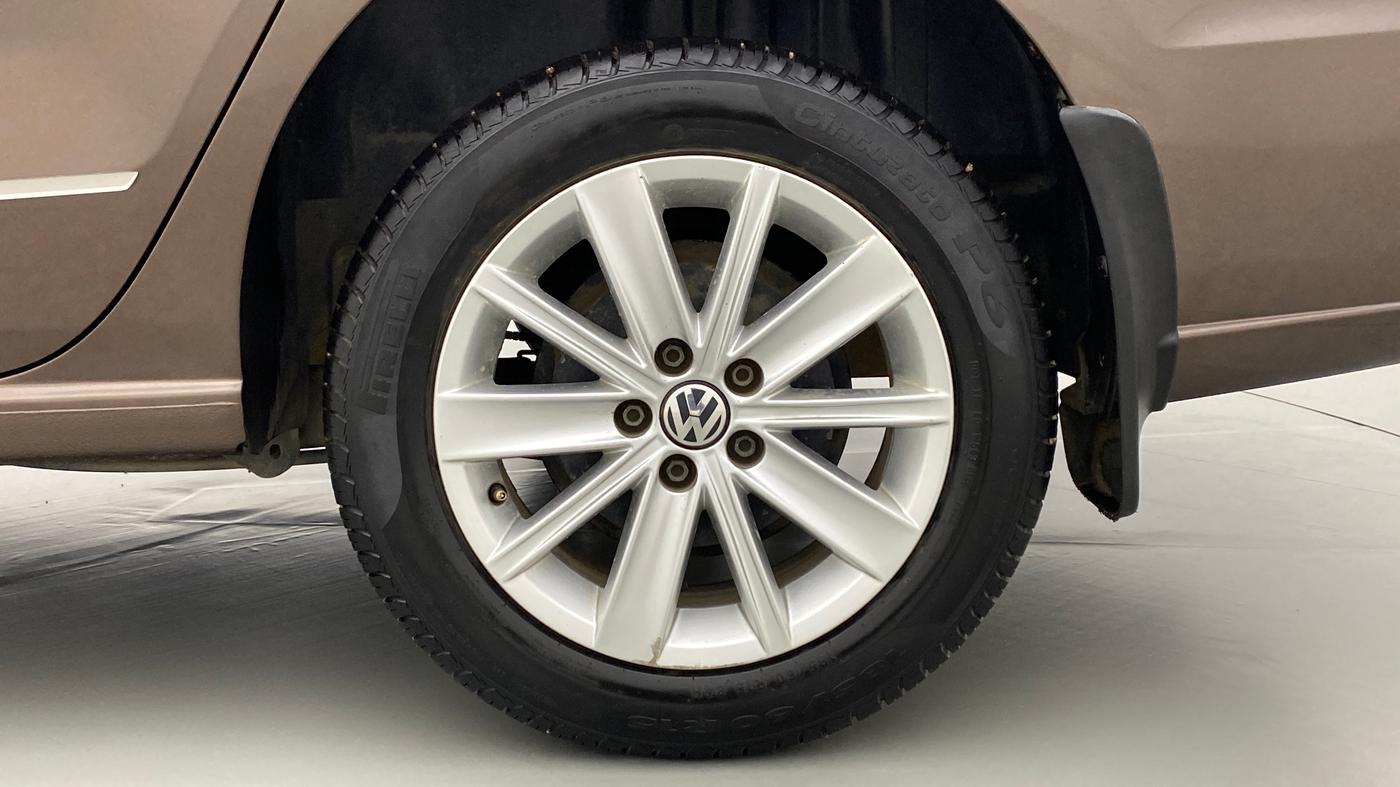 2016 Volkswagen Vento HIGHLINE 1.2 TSI AT, Petrol, Automatic, 64,173 km, Left Rear Wheel