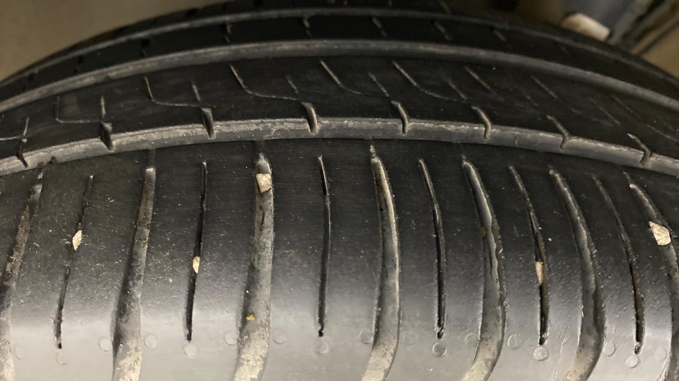 2016 Volkswagen Vento HIGHLINE 1.2 TSI AT, Petrol, Automatic, 64,173 km, Left Front Tyre Tread