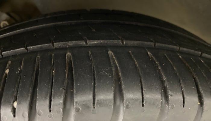 2016 Volkswagen Vento HIGHLINE 1.2 TSI AT, Petrol, Automatic, 64,173 km, Right Front Tyre Tread