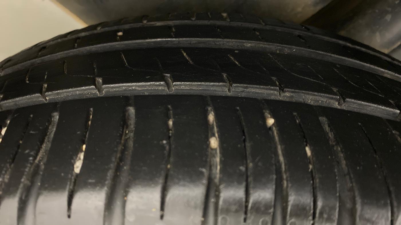 2016 Volkswagen Vento HIGHLINE 1.2 TSI AT, Petrol, Automatic, 64,173 km, Right Rear Tyre Tread