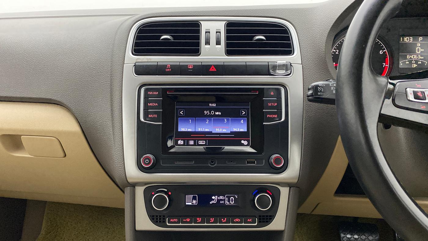 2016 Volkswagen Vento HIGHLINE 1.2 TSI AT, Petrol, Automatic, 64,173 km, Air Conditioner