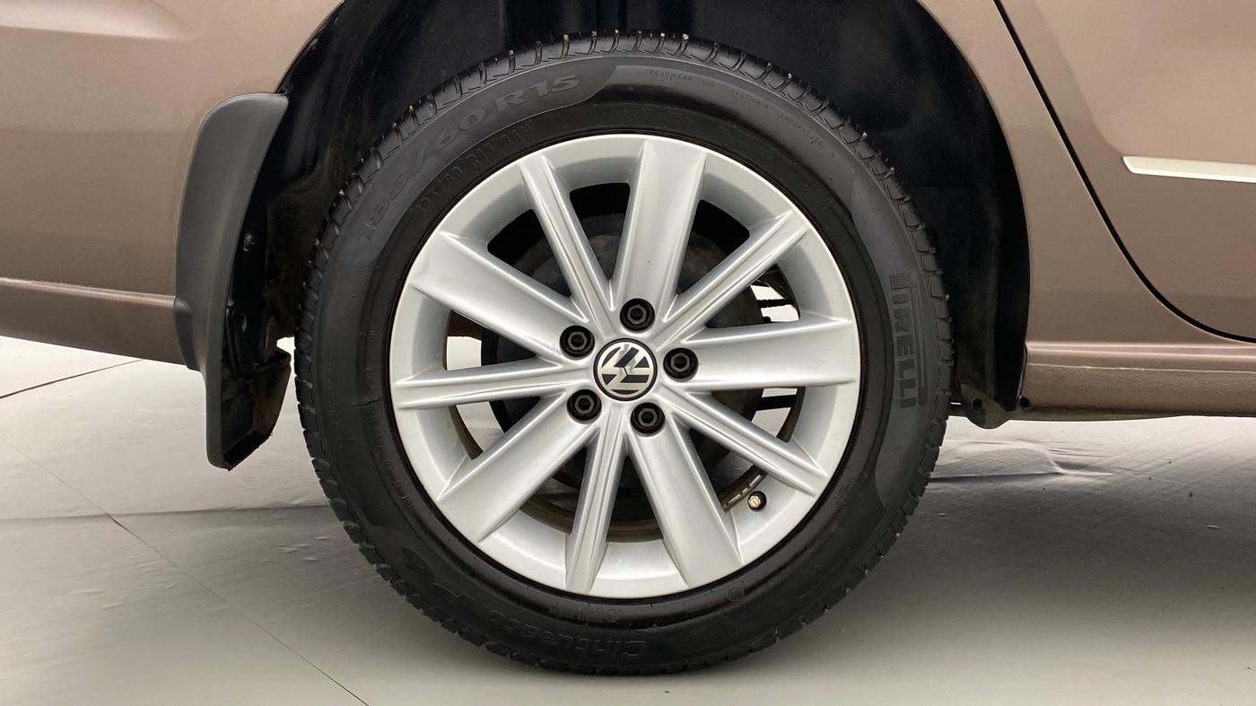 2016 Volkswagen Vento HIGHLINE 1.2 TSI AT, Petrol, Automatic, 64,173 km, Right Rear Wheel