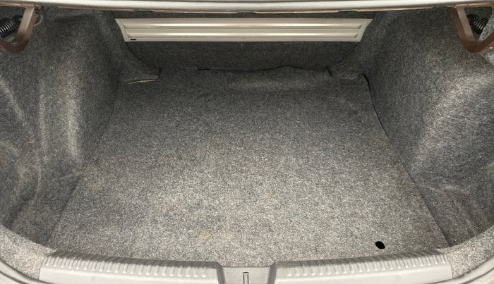 2016 Volkswagen Vento HIGHLINE 1.2 TSI AT, Petrol, Automatic, 64,173 km, Boot Inside