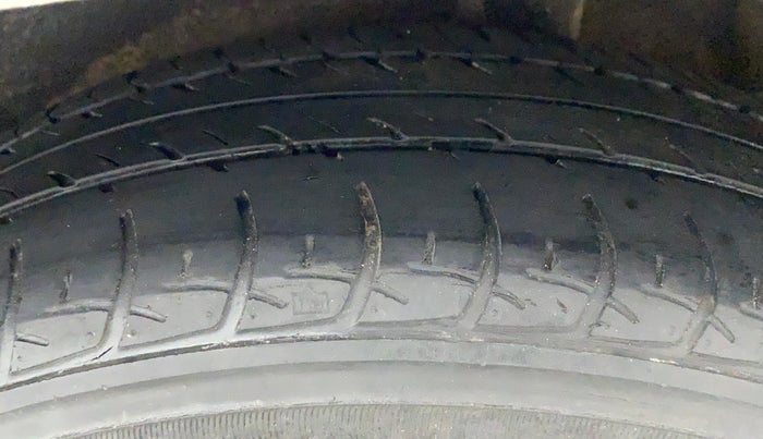 2018 Maruti Celerio VXI CNG, CNG, Manual, 49,841 km, Left Rear Tyre Tread